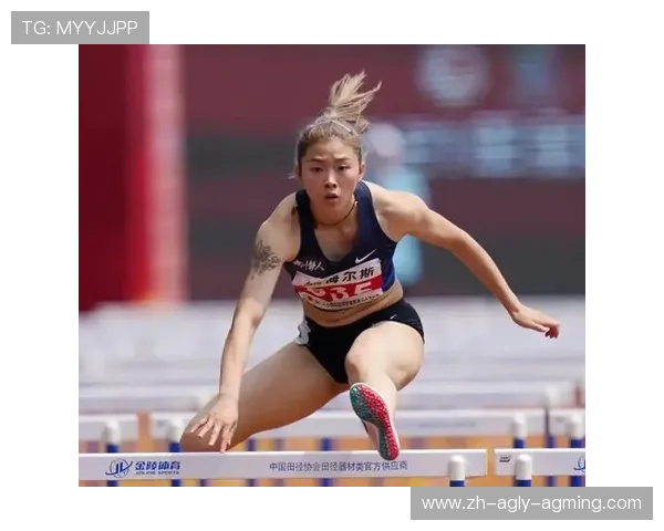 吴艳妮分享生活日常 歪头微笑迷人表情传递积极能量